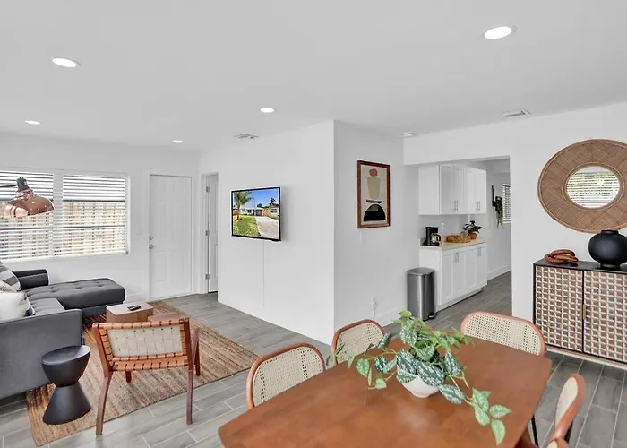 Spacious Fort Lauderdale Bungalow 10Mins Airport & Beach Near Miami